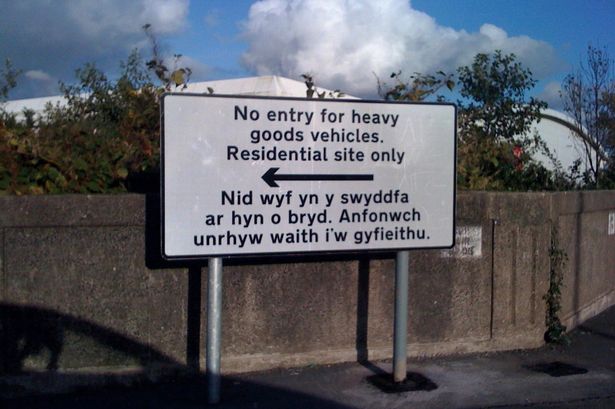 Picture 2: English/Welsh Roadsign