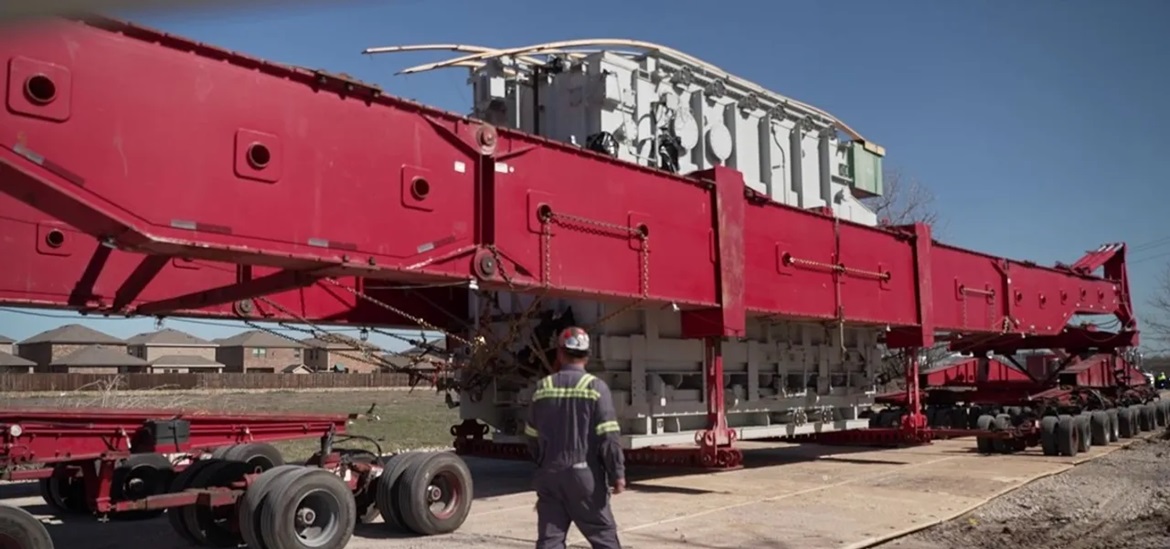 The Arrival of a Colossal 1.2 Million Pound Power Transformer in Sunnyvale, Texas